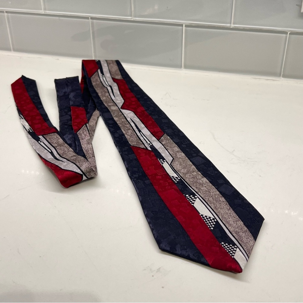 Vintage J T Beckett Tie USA All Silk Black & Burgundy Geometric Abstract Necktie